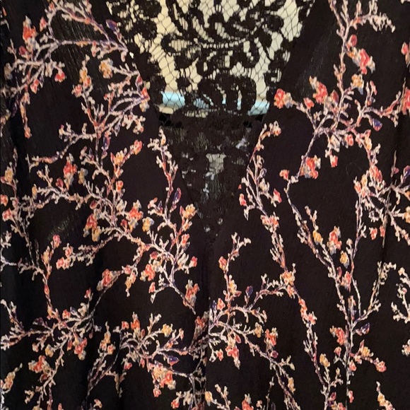 BNWT Kimchi Blue Lace Tunic Top - Picture 9 of 12